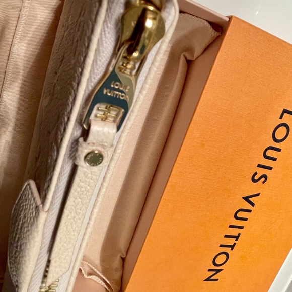 SOLD Louis Vuitton Easy Pouch on Strap SOLD - Picture 3 of 14